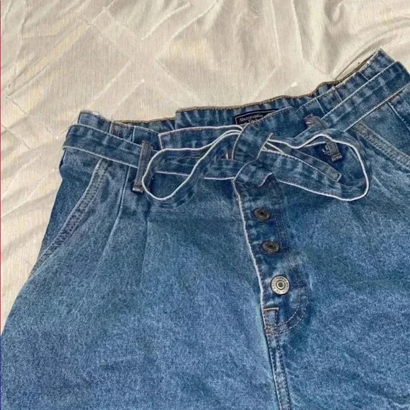 Women’s Abercrombie Natural Rise Shorts - Picture 3 of 7